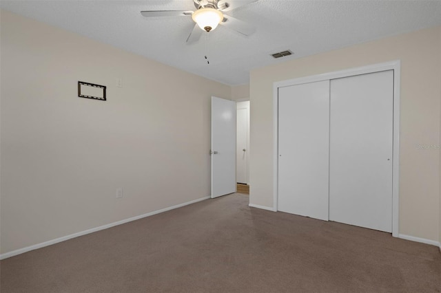 unfurnished bedroom featuring carpet floors, a closet, baseboards, and ceiling fan