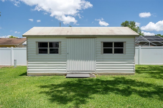 view of outdoor structure with an outbuilding