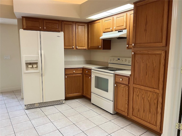 10054 Hernando Ridge Rd, Weeki Wachee, FL 34613 - kitchen featuring white appliances, under cabinet range hood, light countertops, and light tile patterned floors