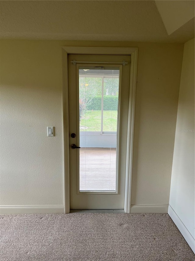 10054 Hernando Ridge Rd, Weeki Wachee, FL 34613 - entryway featuring carpet floors and baseboards