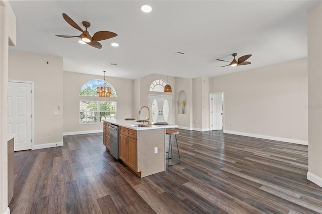 kitchen featuring a sink, ceiling fan, dishwasher, dark wood finished floors, and recessed lighting