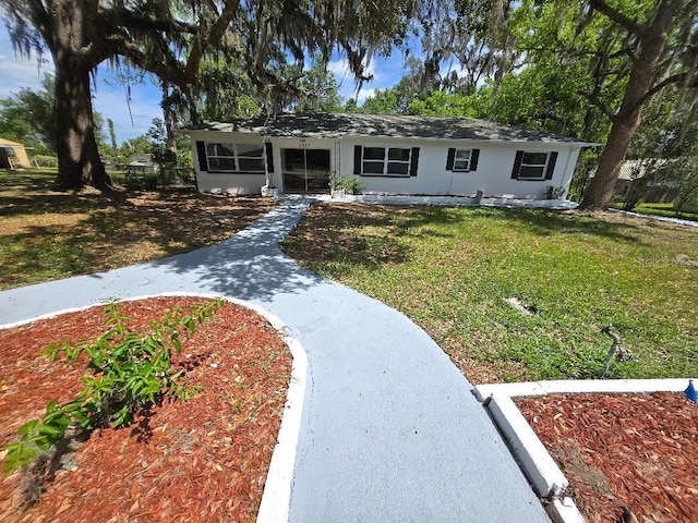 2827 SE 2nd St, Ocala, FL 34471 - ranch-style house with a front yard