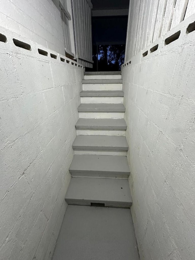 2827 SE 2nd St, Ocala, FL 34471 - view of stairs