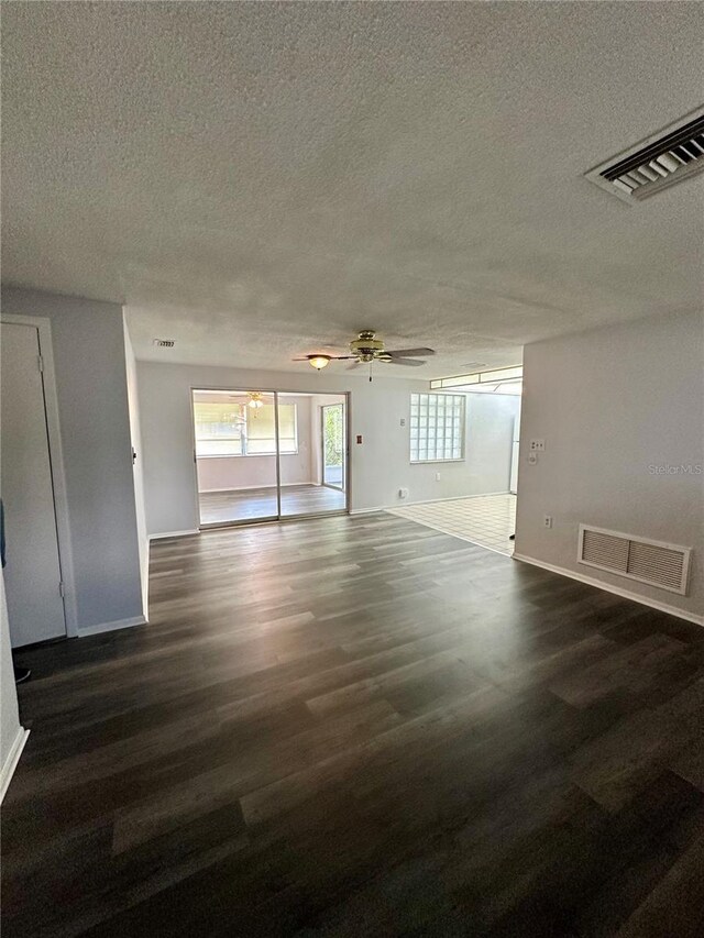 10014 Kingswood Ln, Port Richey, FL 34668 - photo 2