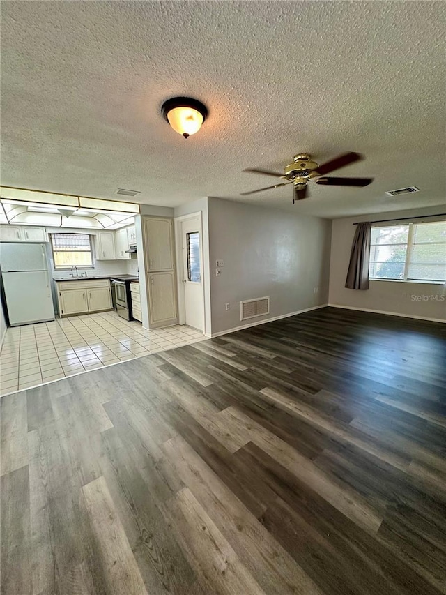 10014 Kingswood Ln, Port Richey, FL 34668 - photo 3