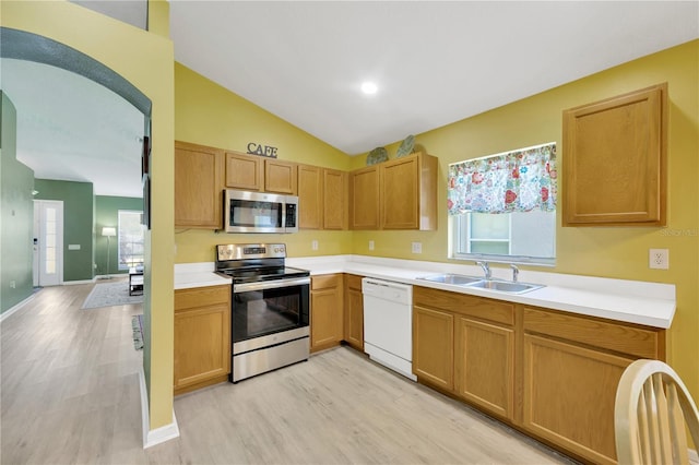 1009 Summer Breeze Dr, Brandon, FL 33511 - kitchen with appliances with stainless steel finishes, a sink, light wood-style floors, light countertops, and vaulted ceiling