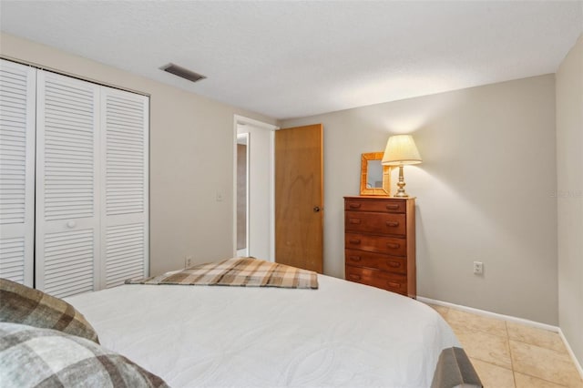 4424 Whitetail Ln, New Port Richey, FL 34653 - tiled bedroom featuring a closet and baseboards