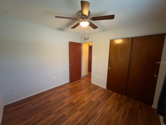 13180 Lawrence St, Spring Hill, FL 34609 - unfurnished bedroom with wood finished floors, a closet, a textured ceiling, a ceiling fan, and baseboards