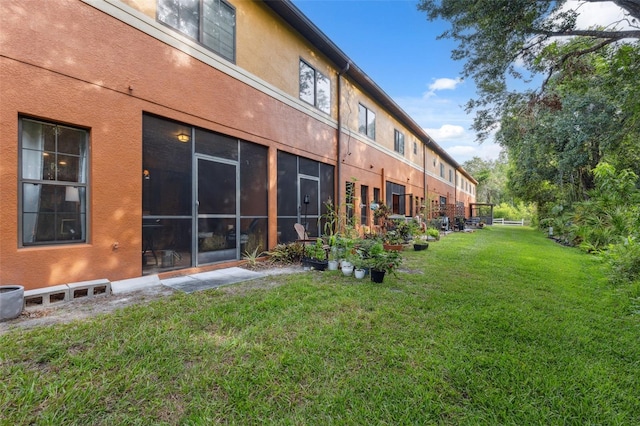 1108 Blackwater Dr, Wesley Chapel, FL 33543 - view of grassy yard