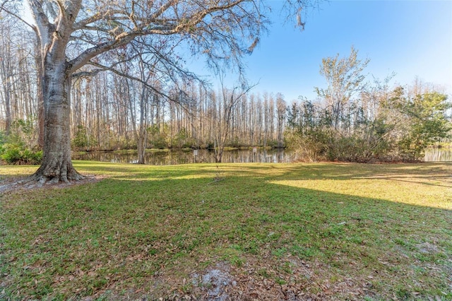 view of grassy yard with a water view