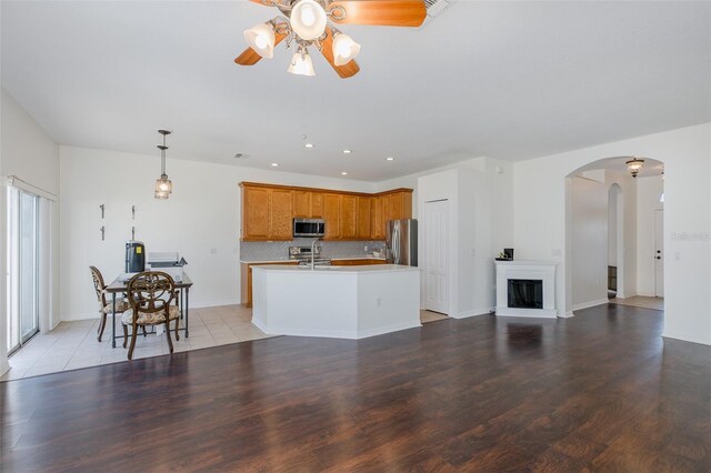15159 Durango Cir, Brooksville, FL 34604 - living area with arched walkways, a ceiling fan, light wood-style flooring, recessed lighting, and baseboards
