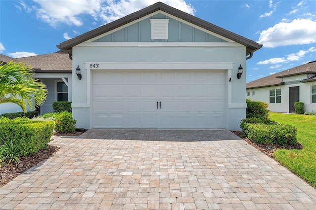 8431 Ocean Tides Cv, Parrish, FL 34219 - garage featuring decorative driveway