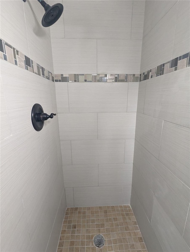 2004 Culberson Ave, Dunedin, FL 34698 - full bath with tiled shower
