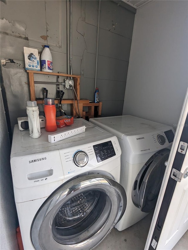 2004 Culberson Ave, Dunedin, FL 34698 - laundry room with washing machine and clothes dryer