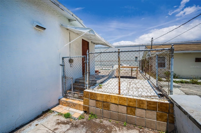 124 Athens St, Tarpon Springs, FL 34689 - view of yard with a gate