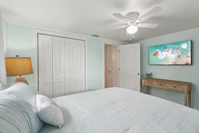 4942 Blue Heron Dr, New Port Richey, FL 34652 - bedroom featuring a closet, crown molding, and a ceiling fan
