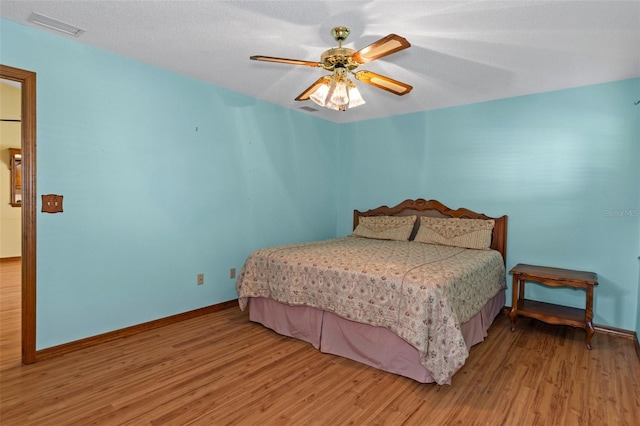 8402 Lake Hill Ct, Spring Hill, FL 34608 - bedroom featuring wood finished floors, baseboards, and ceiling fan