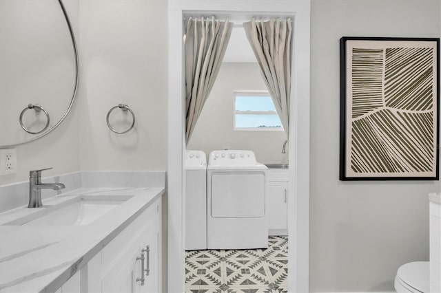 18102 Spencer Rd, Odessa, FL 33556 - bathroom featuring washer and dryer, vanity, and toilet