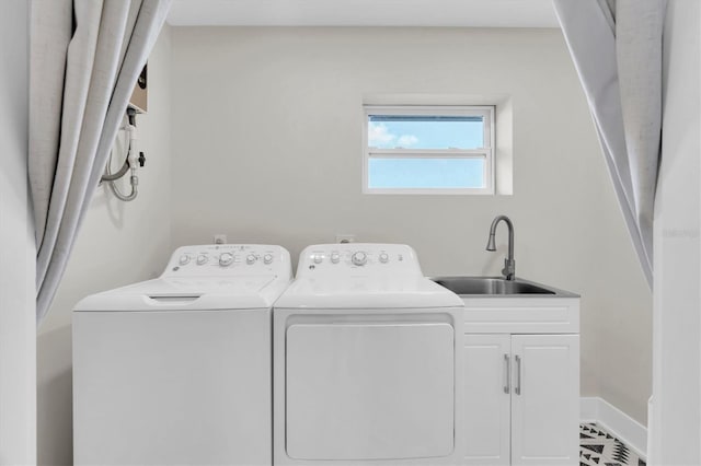 18102 Spencer Rd, Odessa, FL 33556 - laundry room with washer and clothes dryer, baseboards, and cabinet space