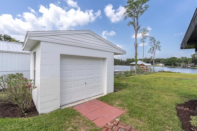 18102 Spencer Rd, Odessa, FL 33556 - garage featuring a water view