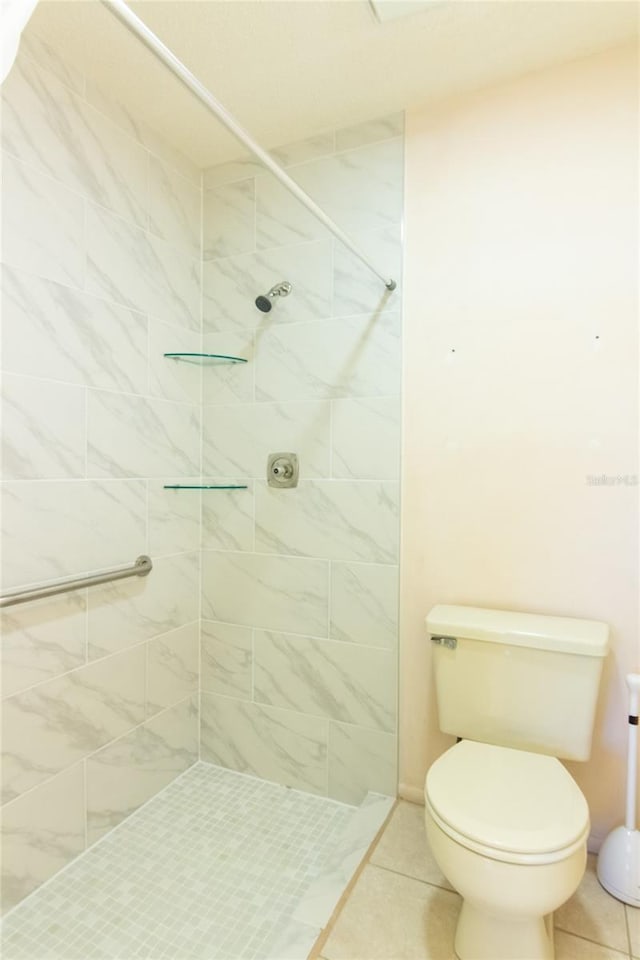 12511 Dearborn Dr, Hudson, FL 34667 - full bathroom with a tile shower, toilet, and tile patterned floors