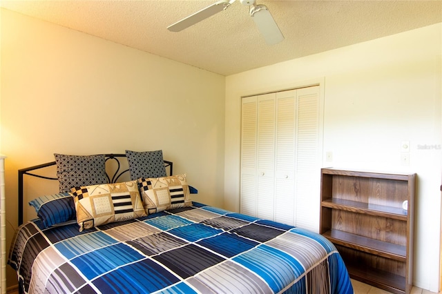 12511 Dearborn Dr, Hudson, FL 34667 - bedroom with a closet, a ceiling fan, and a textured ceiling