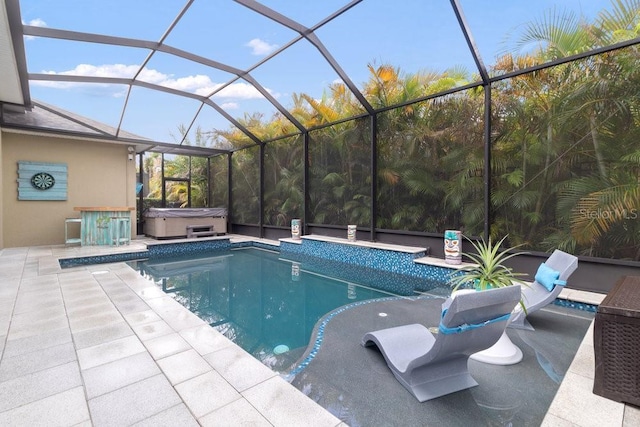 16697 Courtyard Loop, Land O Lakes, FL 34638 - swimming pool featuring a hot tub, a patio area, and a lanai