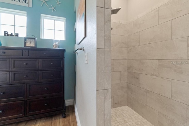 16697 Courtyard Loop, Land O Lakes, FL 34638 - bathroom with a tile shower, wood finished floors, and vanity