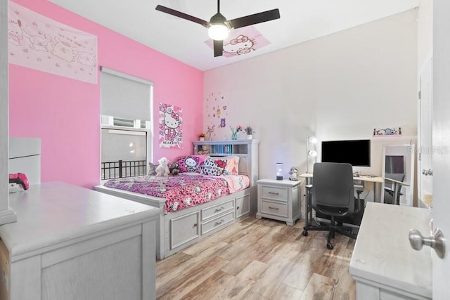 16697 Courtyard Loop, Land O Lakes, FL 34638 - bedroom featuring light wood-type flooring, a desk, and a ceiling fan