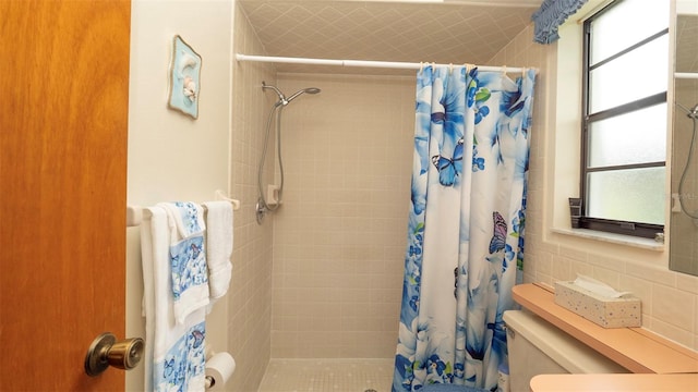 5309 Bayonne Ave, Spring Hill, FL 34608 - bathroom with toilet and a tile shower