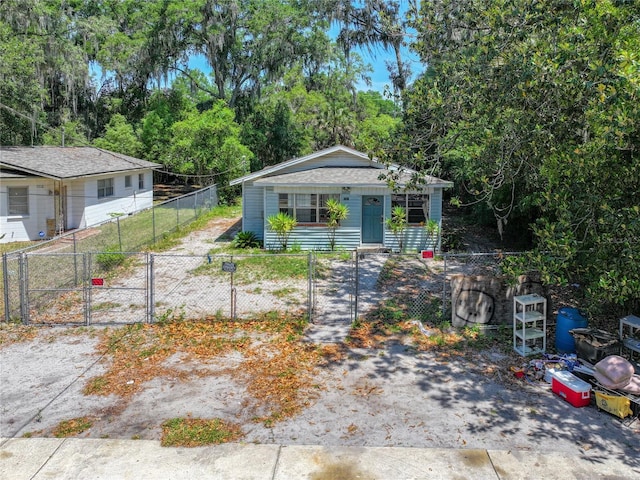 1324 SE 4th Ave, Gainesville, FL 32641 - bungalow-style house with a gate and a fenced front yard