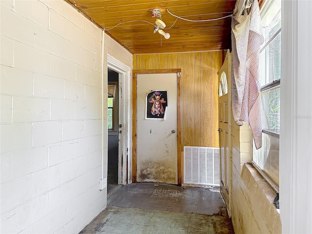 1324 SE 4th Ave, Gainesville, FL 32641 - hall featuring wood ceiling