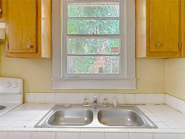 1324 SE 4th Ave, Gainesville, FL 32641 - kitchen with tile countertops, a sink, and range