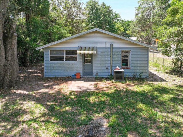 1324 SE 4th Ave, Gainesville, FL 32641 - rear view of property with cooling unit and a yard