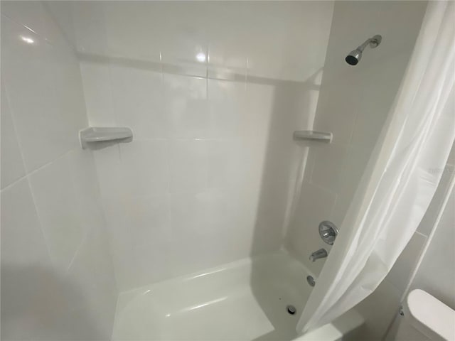 11392 Beechdale Ave, Spring Hill, FL 34608 - bathroom featuring toilet and shower / bathtub combination with curtain