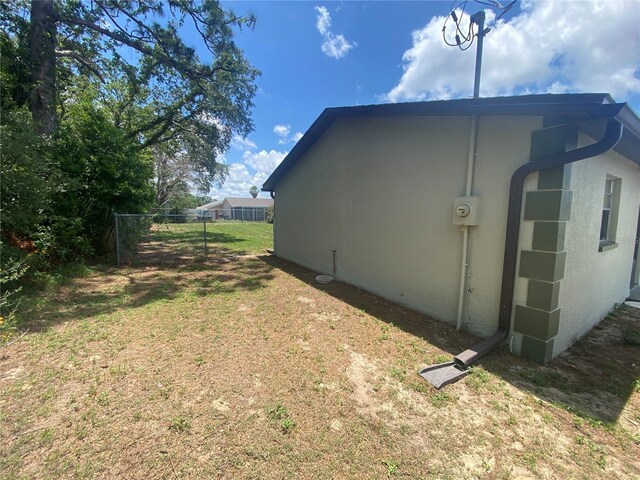 11392 Beechdale Ave, Spring Hill, FL 34608 - view of side of home featuring stucco siding