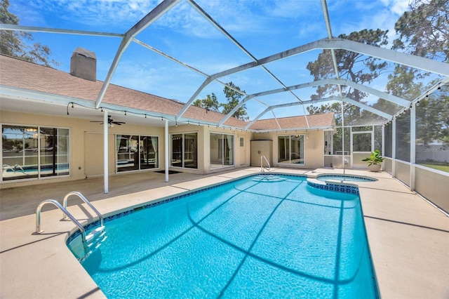 11291 Countrywood Ct, Spring Hill, FL 34609 - view of swimming pool featuring a patio area, a pool with connected hot tub, a lanai, and ceiling fan