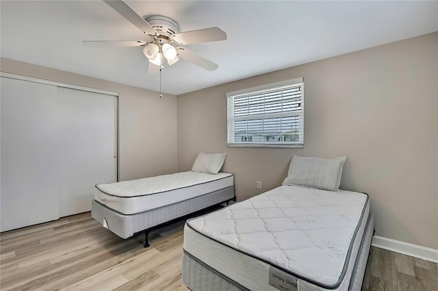 12637 2nd Isle, Hudson, FL 34667 - bedroom featuring light wood-style floors, a closet, ceiling fan, and baseboards