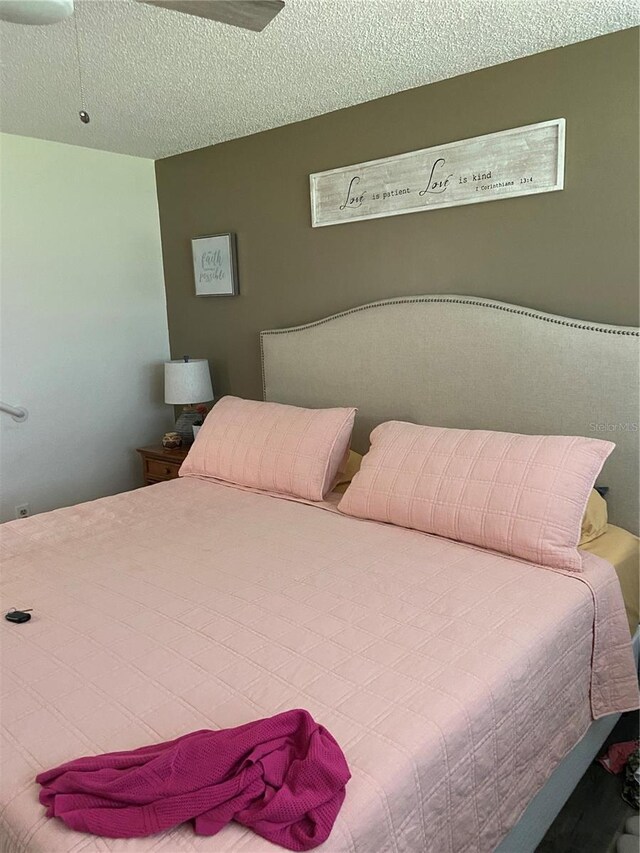 9622 Brassie Ct Unit 9, New Port Richey, FL 34655 - bedroom featuring a textured ceiling