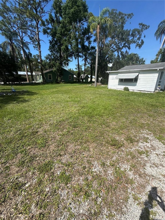 410 Houle Ave, Sarasota, FL 34232 - view of grassy yard
