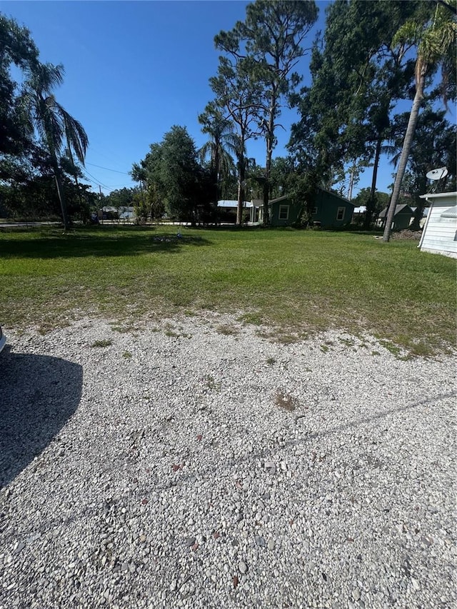410 Houle Ave, Sarasota, FL 34232 - view of green lawn