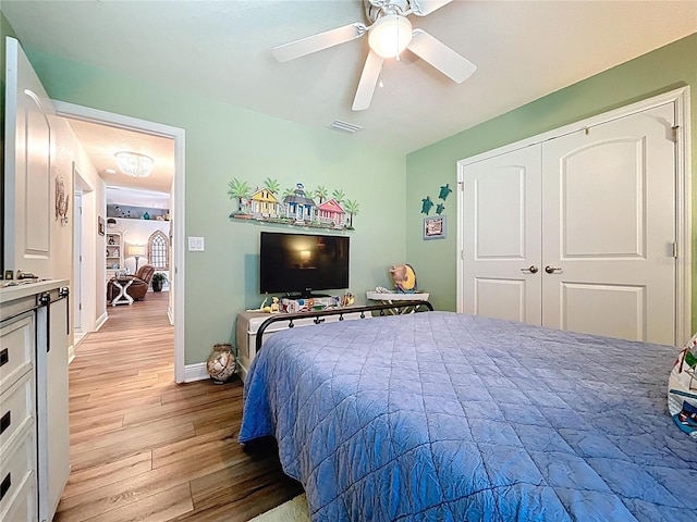 9152 Bunting Rd, Weeki Wachee, FL 34613 - bedroom featuring wood finished floors, a ceiling fan, baseboards, and a closet
