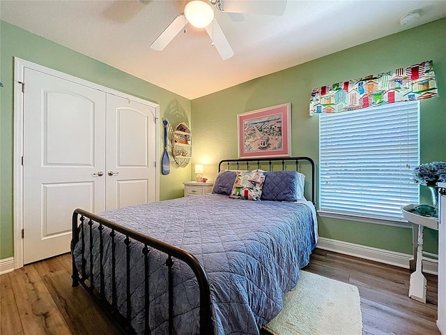 9152 Bunting Rd, Weeki Wachee, FL 34613 - bedroom with wood finished floors, baseboards, and ceiling fan