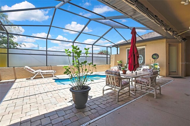 10155 Duffy Cir, Weeki Wachee, FL 34613 - view of patio featuring an outdoor pool, outdoor dining area, and a lanai