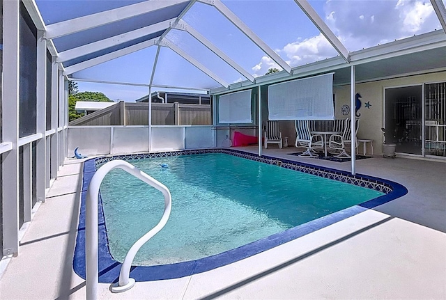 10111 Glen Moor Ln, Port Richey, FL 34668 - swimming pool with a patio area and glass enclosure