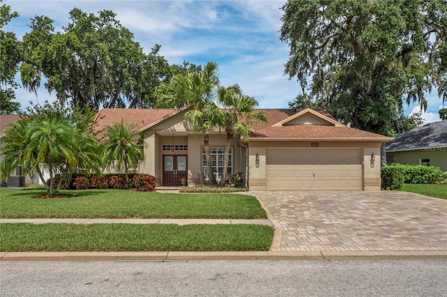 4923 Fort Peck Rd, New Port Richey, FL 34655 - single story home featuring stucco siding, an attached garage, a front yard, and driveway