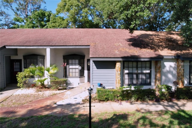 2139 Sea Pines Ct, Spring Hill, FL 34606 - single story home with roof with shingles