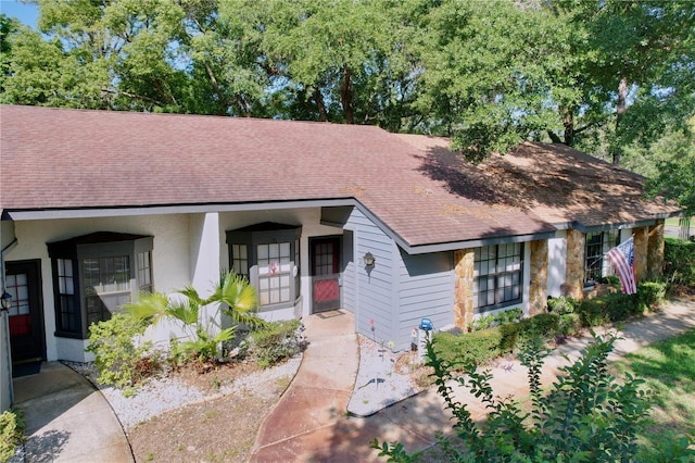 2139 Sea Pines Ct, Spring Hill, FL 34606 - view of front facade with roof with shingles