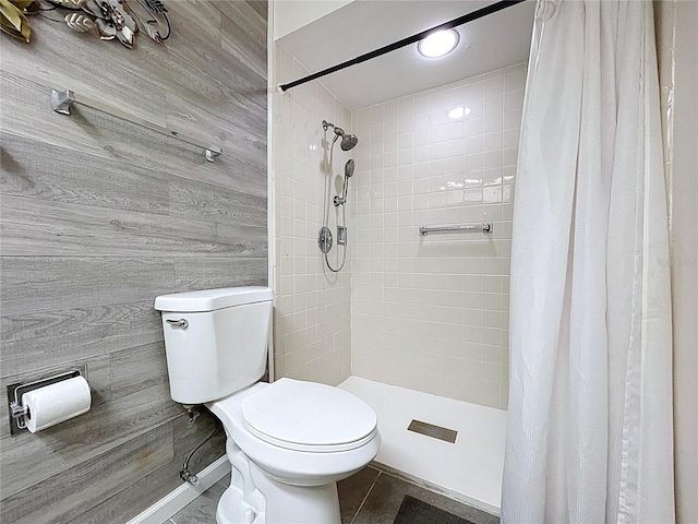 2139 Sea Pines Ct, Spring Hill, FL 34606 - bathroom with toilet and tiled shower