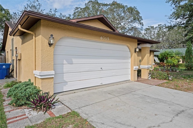 6315 Shane Ln, New Port Richey, FL 34653 - garage with driveway